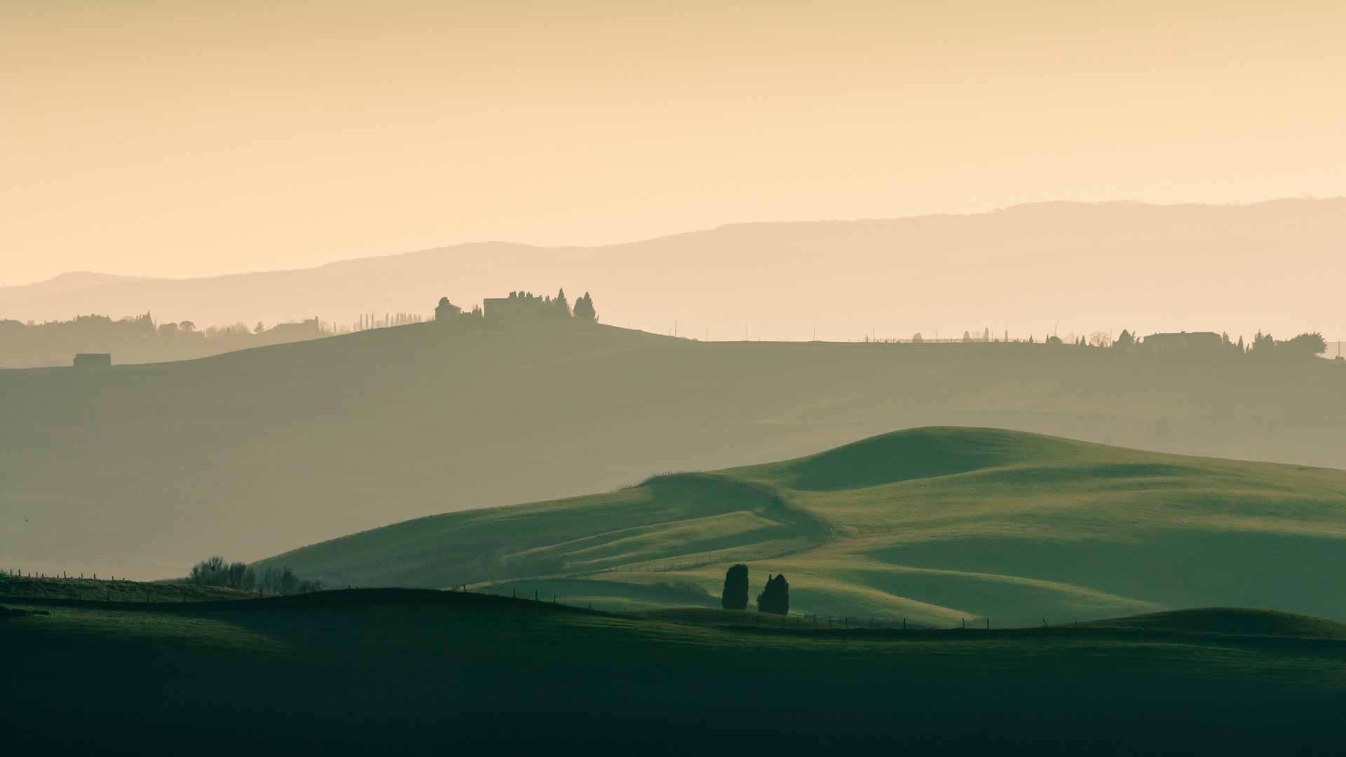 Colline Senesi Foschia Rossa tra Torrenieri e San Giovanni d'Asso