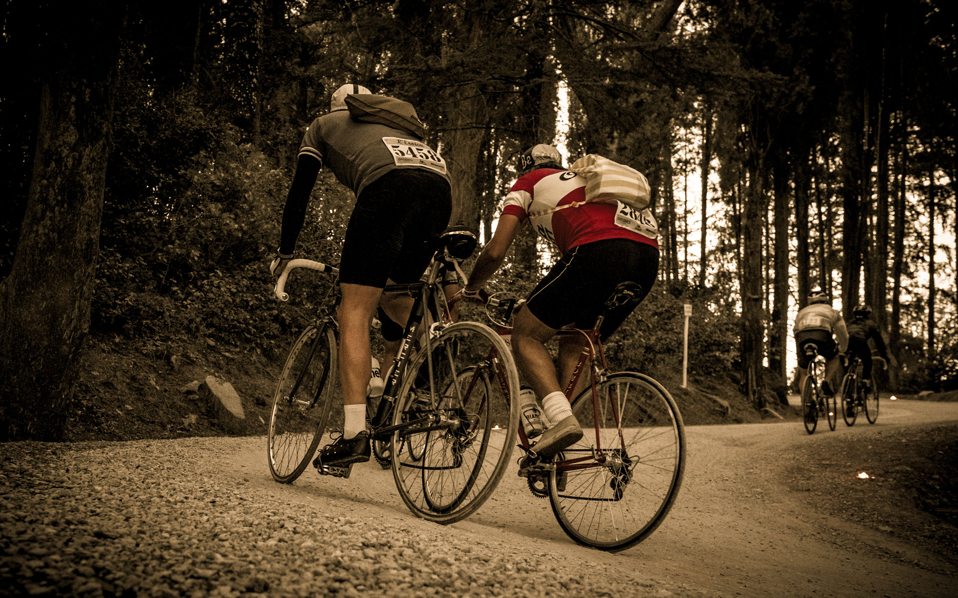 L'Eroica 2014 Foto Duello fra Ciclisti in Salita