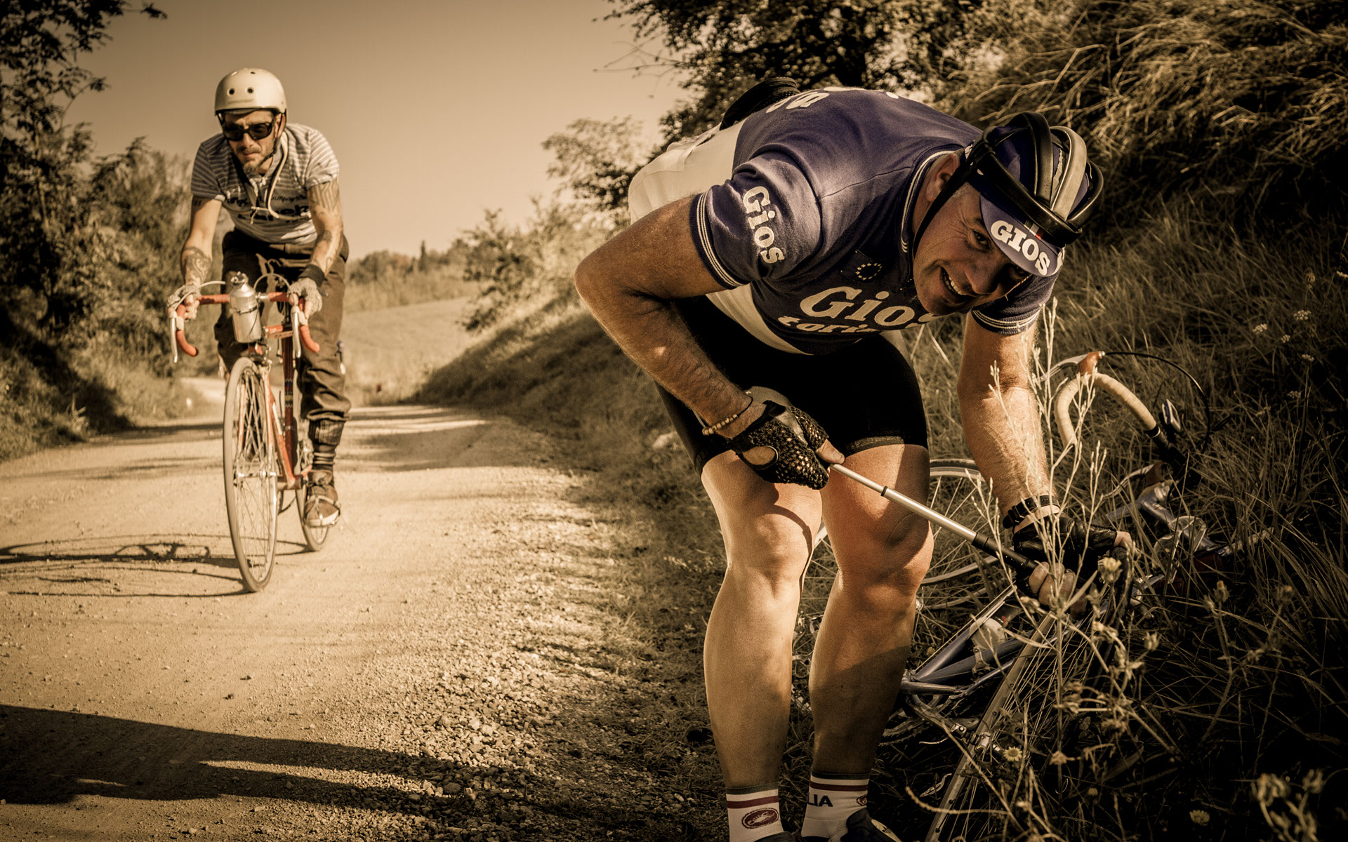 L'Eroica 2014 Foto Foratura Riparazione Gomma Alla Vecchia Maniera