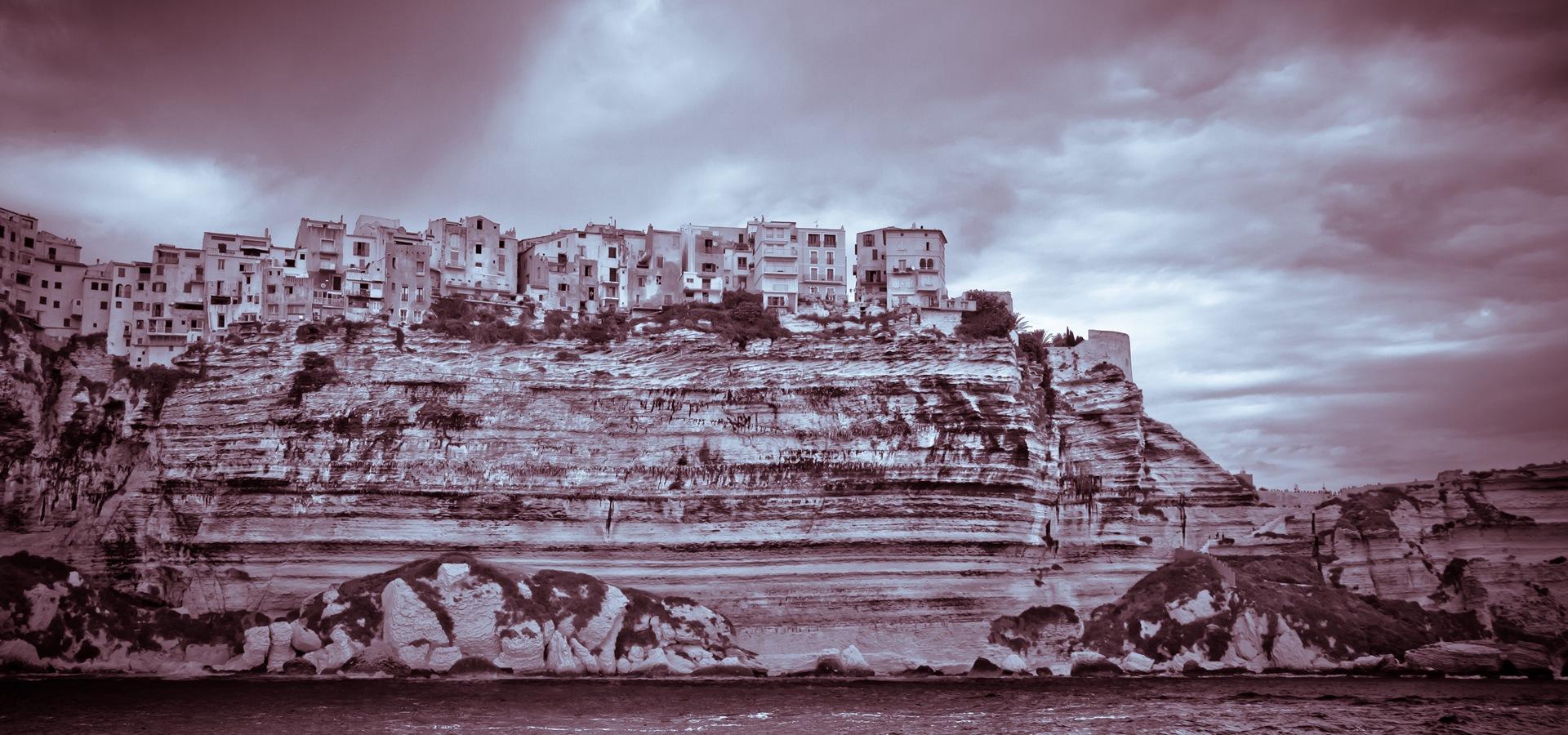 Paesaggi Case Costruite a Strapiombo ad Ajaccio in Corsica